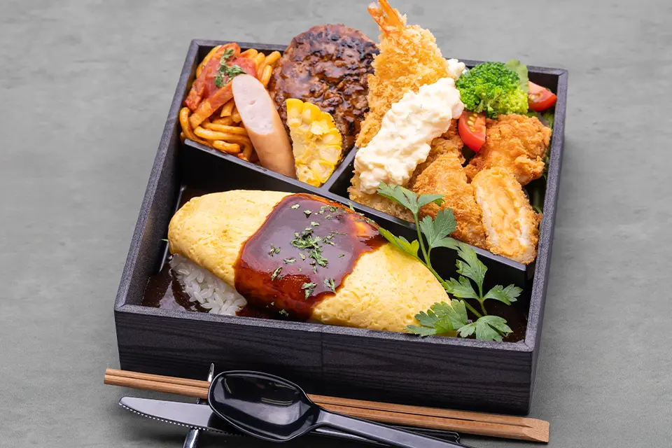 ふわとろ卵のオムライスとMIXグリルの洋食膳 【フォンドボーのデミグラスソース】