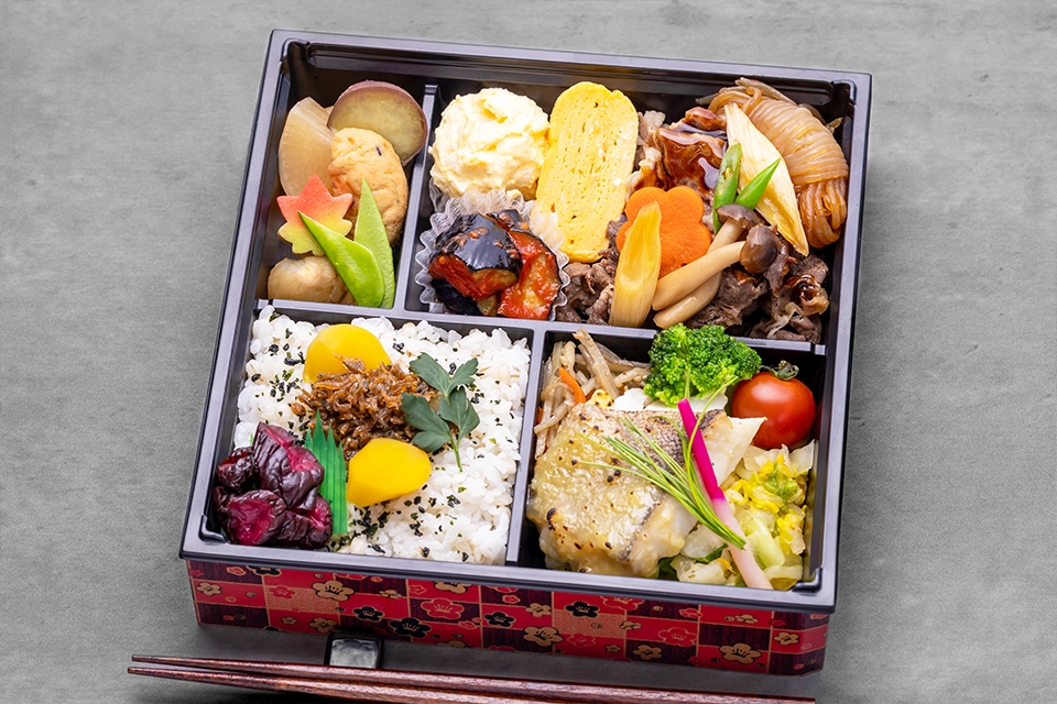 国産牛すき焼きとカレイ塩麹焼きの折衷御膳