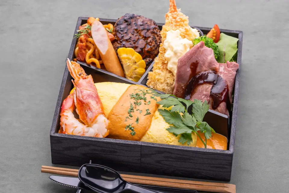 大海老アメリケーヌのふわとろ卵オムライスと黒毛和牛ローストビーフの洋食膳