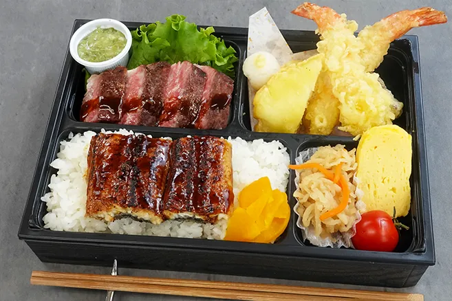 厳選牛ステーキ(山葵添え)とうなぎの特上天ぷら御膳