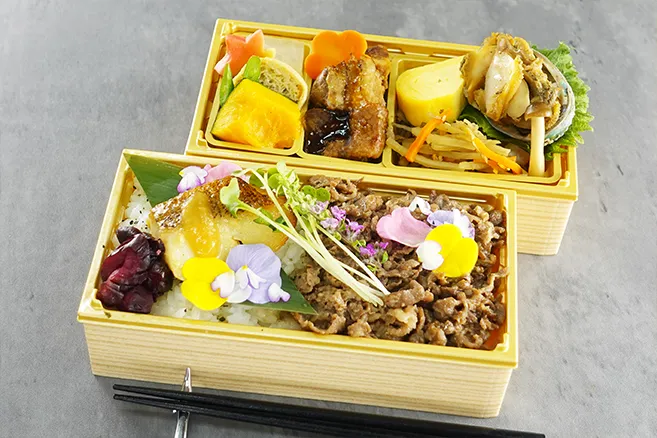 黒カレイ西京焼きと豚肉ネギ味噌焼き、二段重の場合