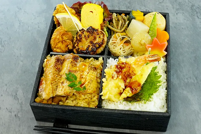 【8月9月特別価格/先行販売】阿波尾鶏と海老天重の彩り御膳  (阿波尾鶏 車家)