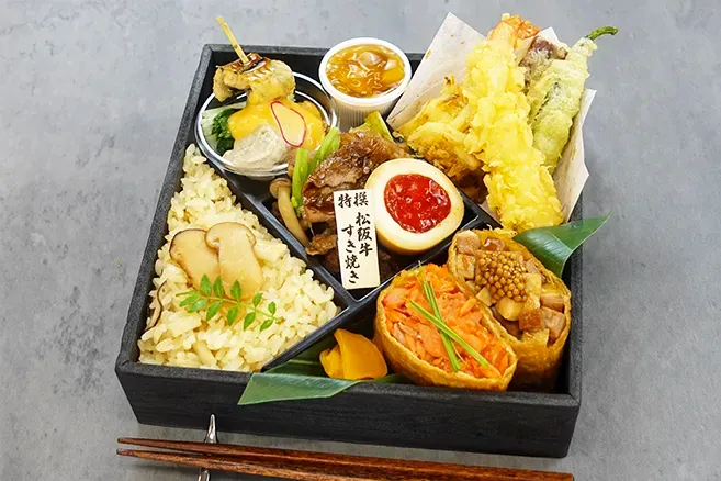 【9月10月特別価格/限定販売】松阪牛すき焼きと松茸ご飯の極上懐石膳  (松阪御苑)