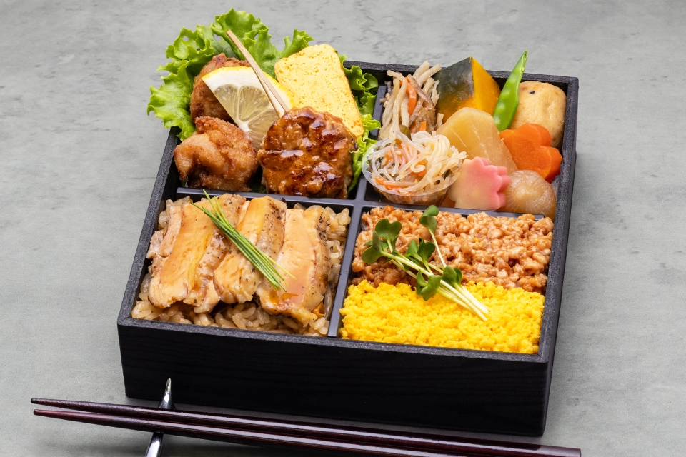 阿波尾鶏と二色そぼろの彩り御膳