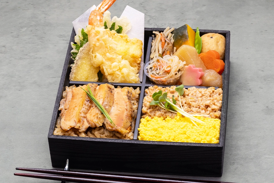 阿波尾鶏とりめしと天ぷらの彩り御膳