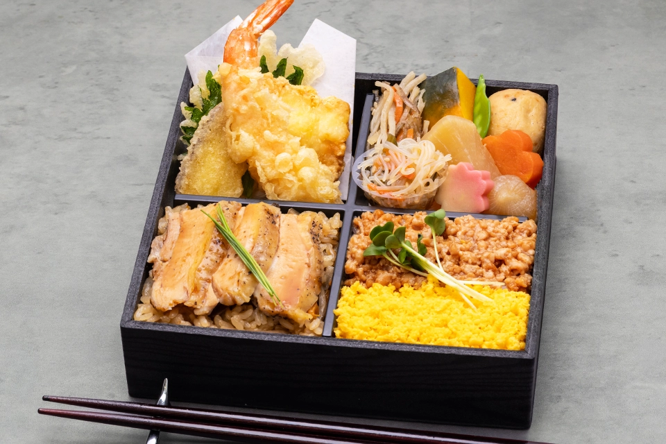 阿波尾鶏とりめしと天ぷらの彩り御膳