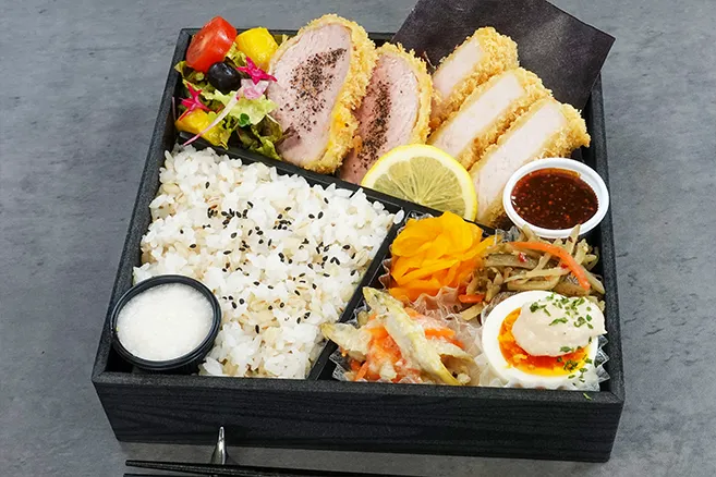 【12月1月特別価格/限定販売】 熟成ポークのへれかつとロースカツ 彩り野菜の極上御膳 ( へれかつ  轟  ~とどろき~ )