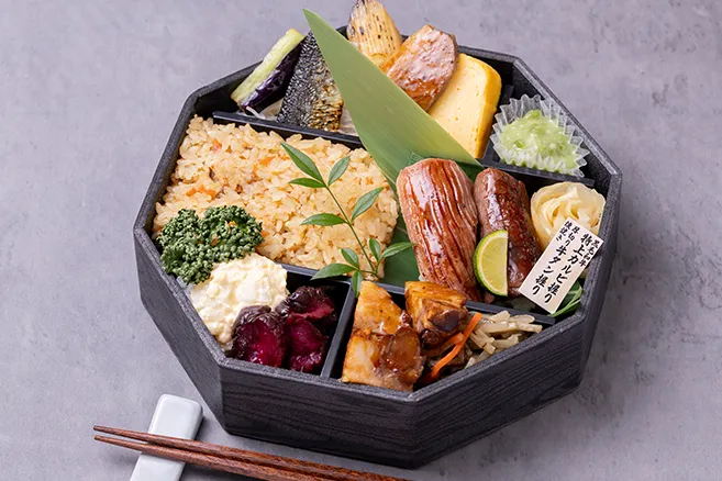 特撰 肉ずしと五目炊き込みご飯の八角御膳