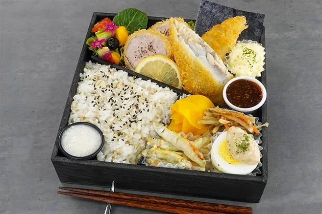 熟成ポーク へれかつと白身魚フライの彩り御膳 【2月2日配達分より販売】