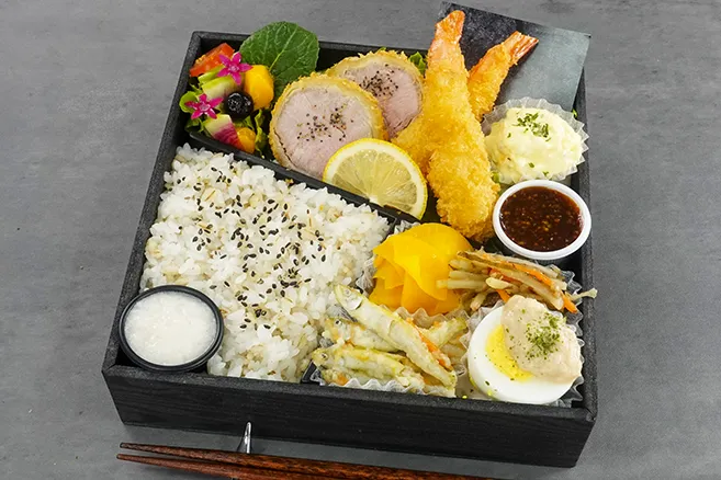 熟成ポーク へれかつと海老フライの彩り御膳 【2月2日配達分より販売】
