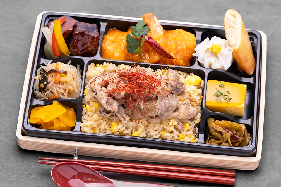 【4月5月特別価格/限定販売】 焼肉炒飯の中華三昧弁当   (  四川 麗凛楼 ~REIRINRO~  )