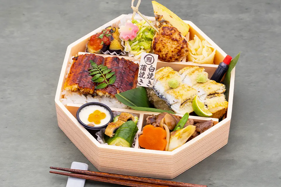 【7月8月特別価格/限定販売】極上うなぎ懐石 〜蒲焼きと白焼きの食べ尽くし八角膳〜   (うな膳)